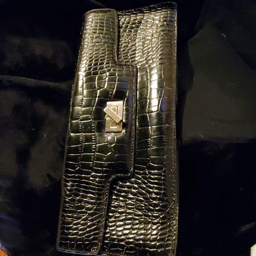 Black clutch